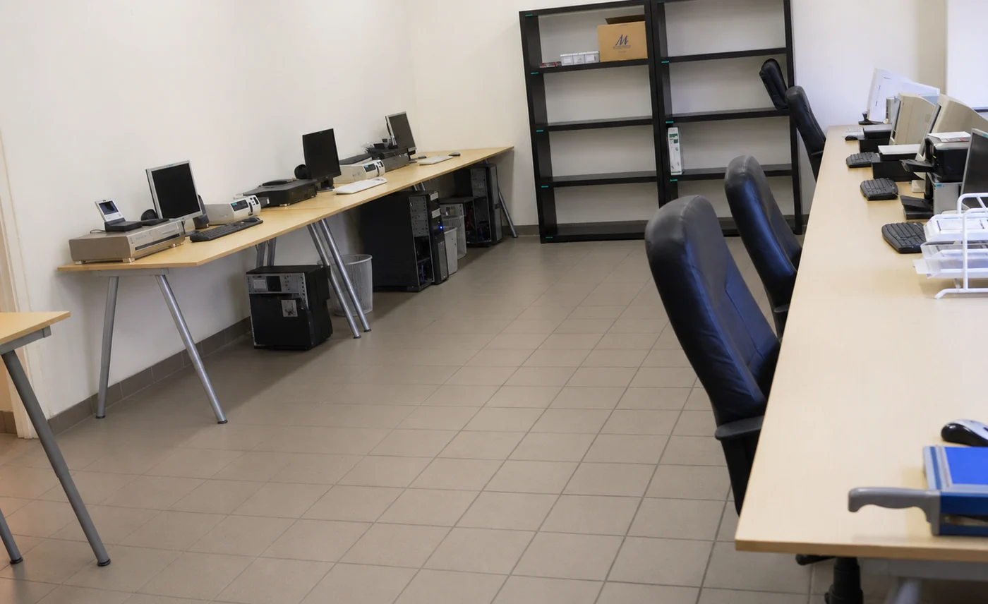 En tidig arbetsmiljö hos BGA Video med flera digitaliseringsstationer.